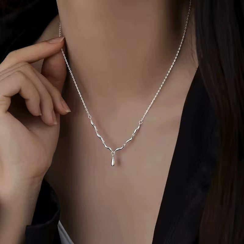 Сребърно колие “Безусловност”