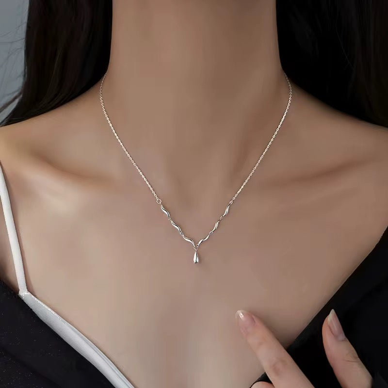 Сребърно колие “Безусловност”