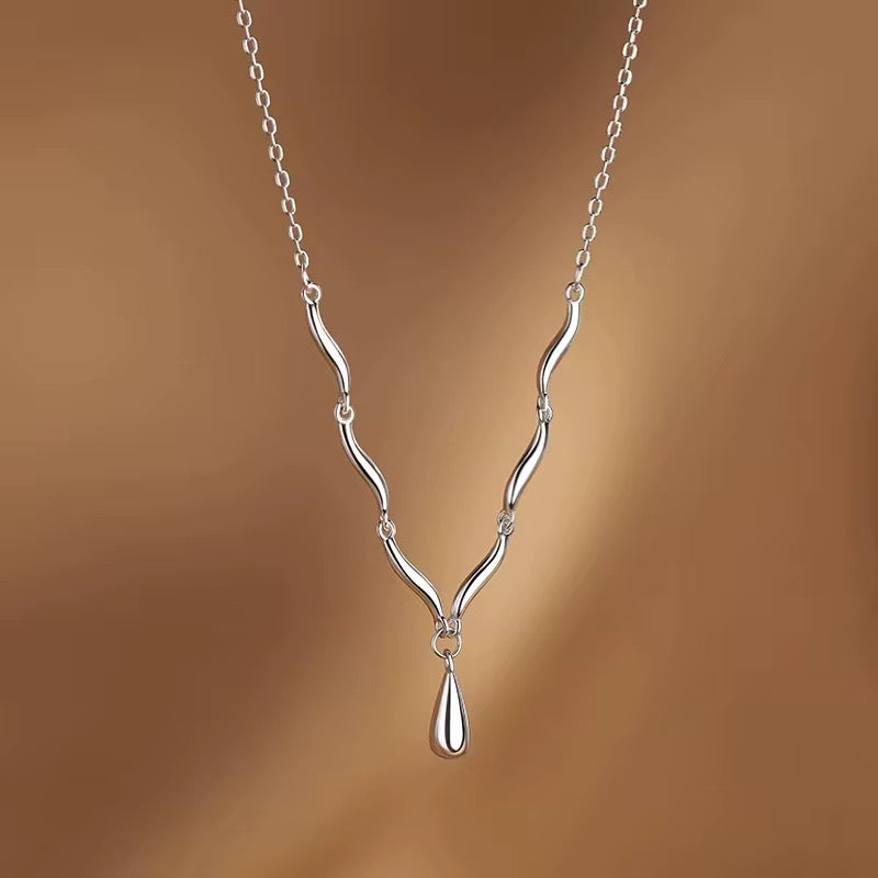 Сребърно колие “Безусловност”