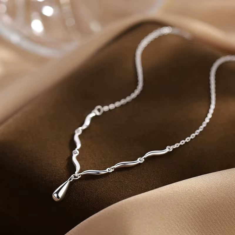 Сребърно колие “Безусловност”